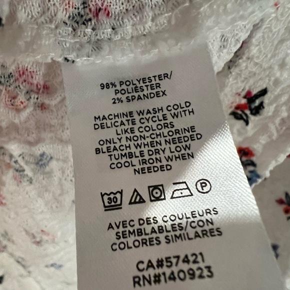 LOFT / White Long Sleeve Relaxed Shirt Covered with Colorful Little 🌺 Flowers - Picture 6 of 6